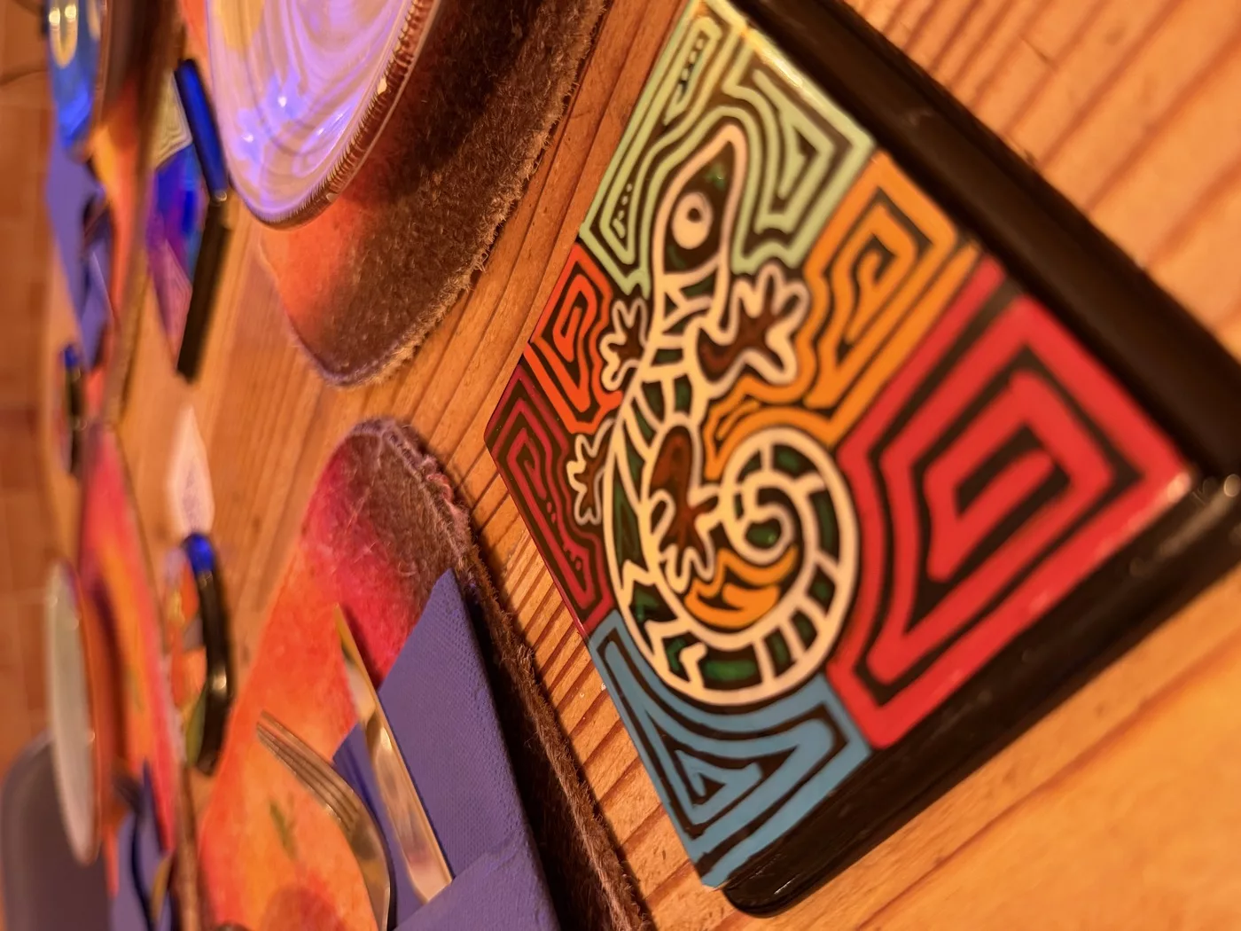 Detalle de mesa y ambiente del comedor de Tequendama Las Rozas