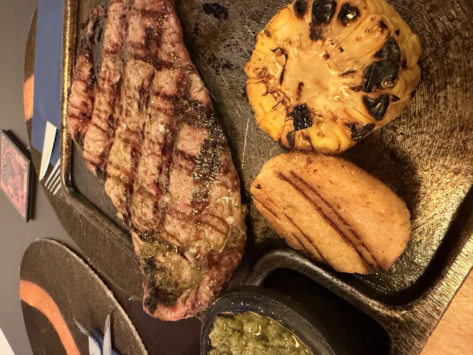 Parrillada de chuleton, morcilla, arepa y mazorca asada en Tequendama Las Rozas