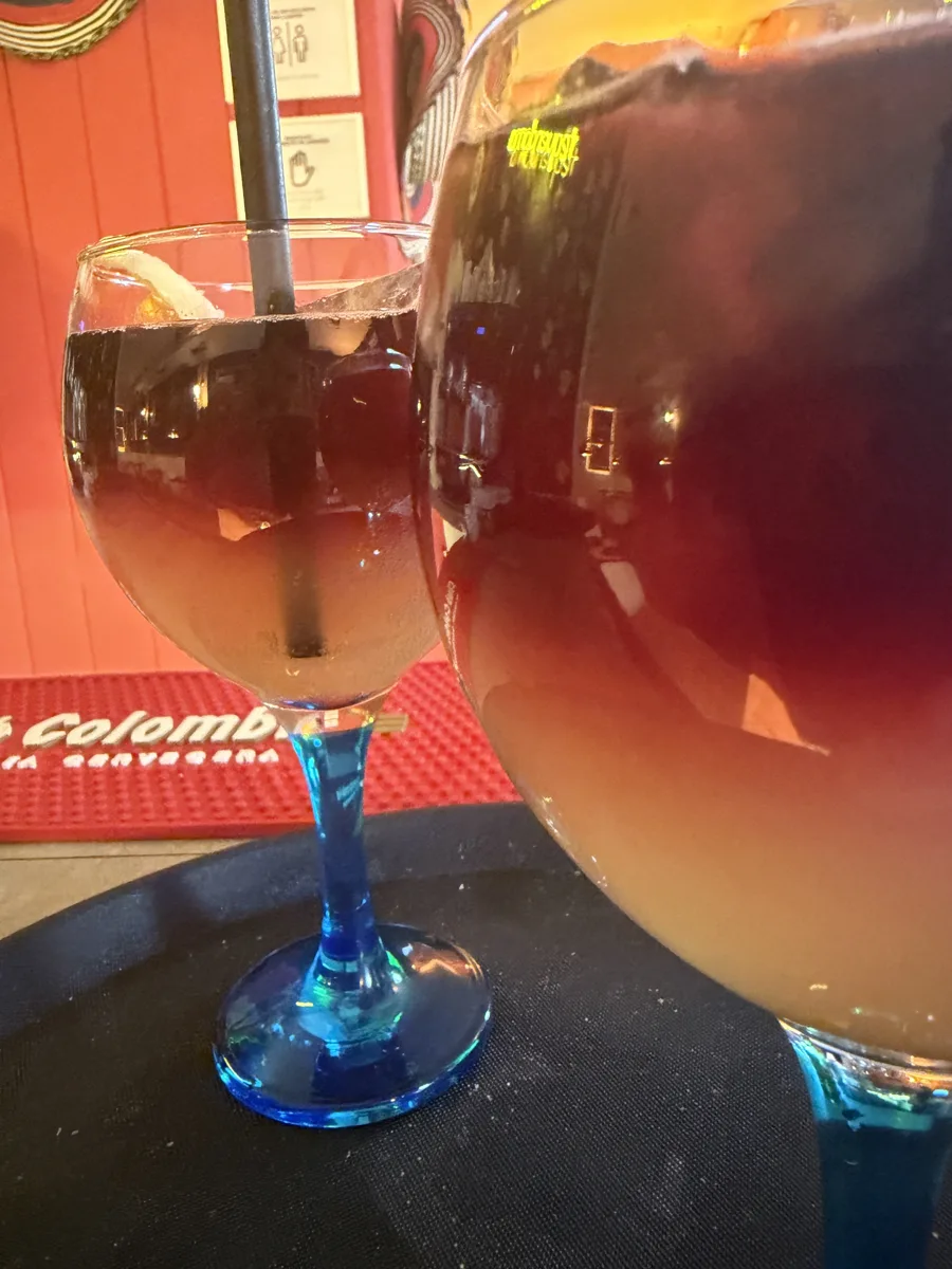 Copa de vino en Tequendama Las Rozas